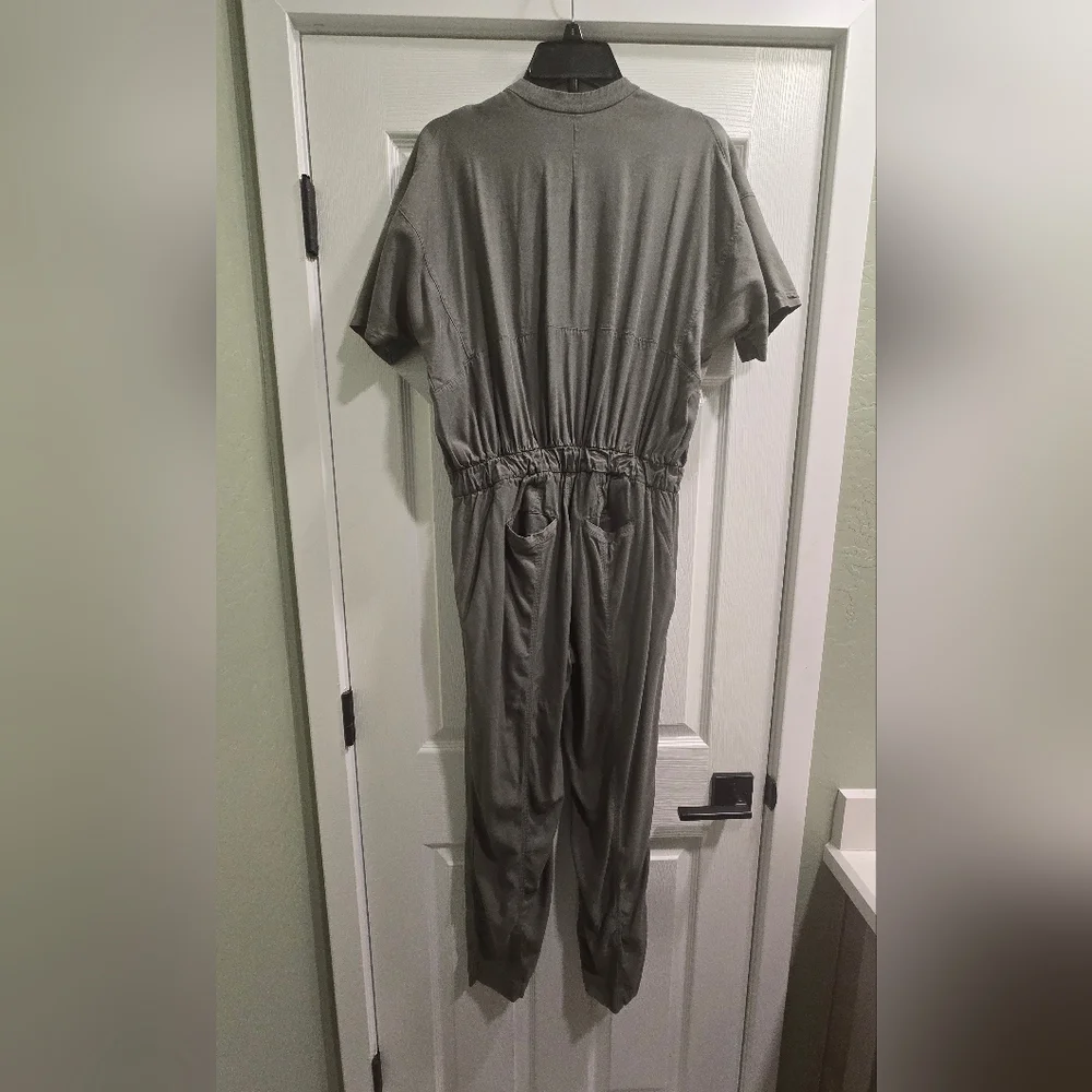 Perfectly Poised Lululemon Jumpsuit Size 6 - Picture 2 of 5